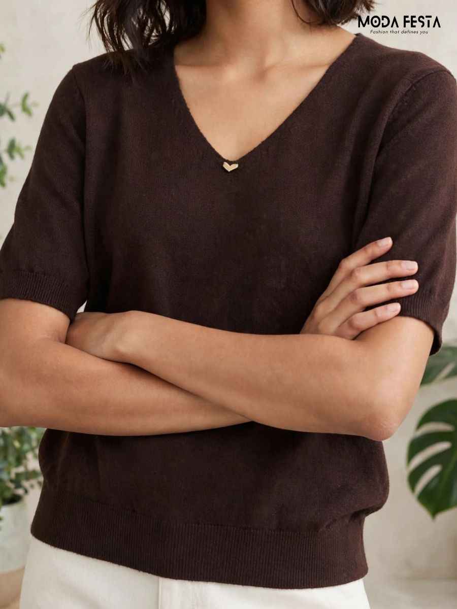 ModaFesta -v-neck-gold-accent-short-sleeve-knit-tee