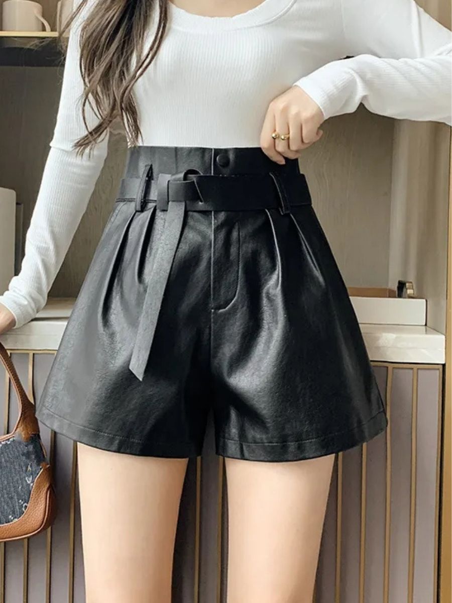 ModaFesta -black-leather-shorts-belt