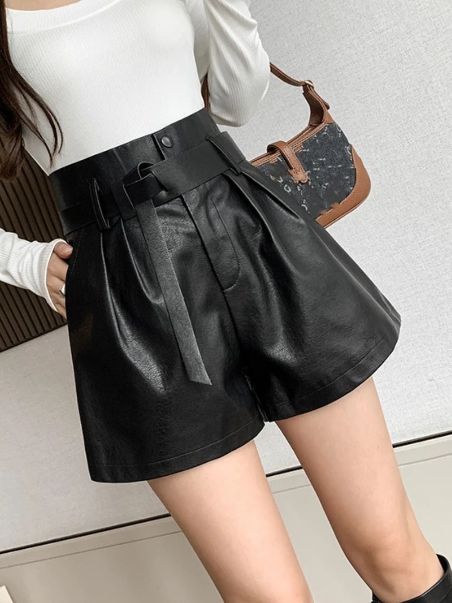 ModaFesta -black-leather-shorts-belt