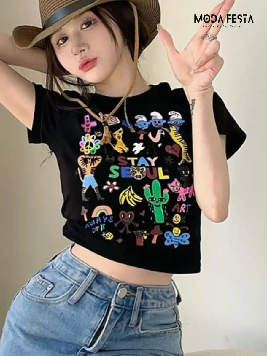 ModaFesta -graffiti-print-crop-t-shirt-black