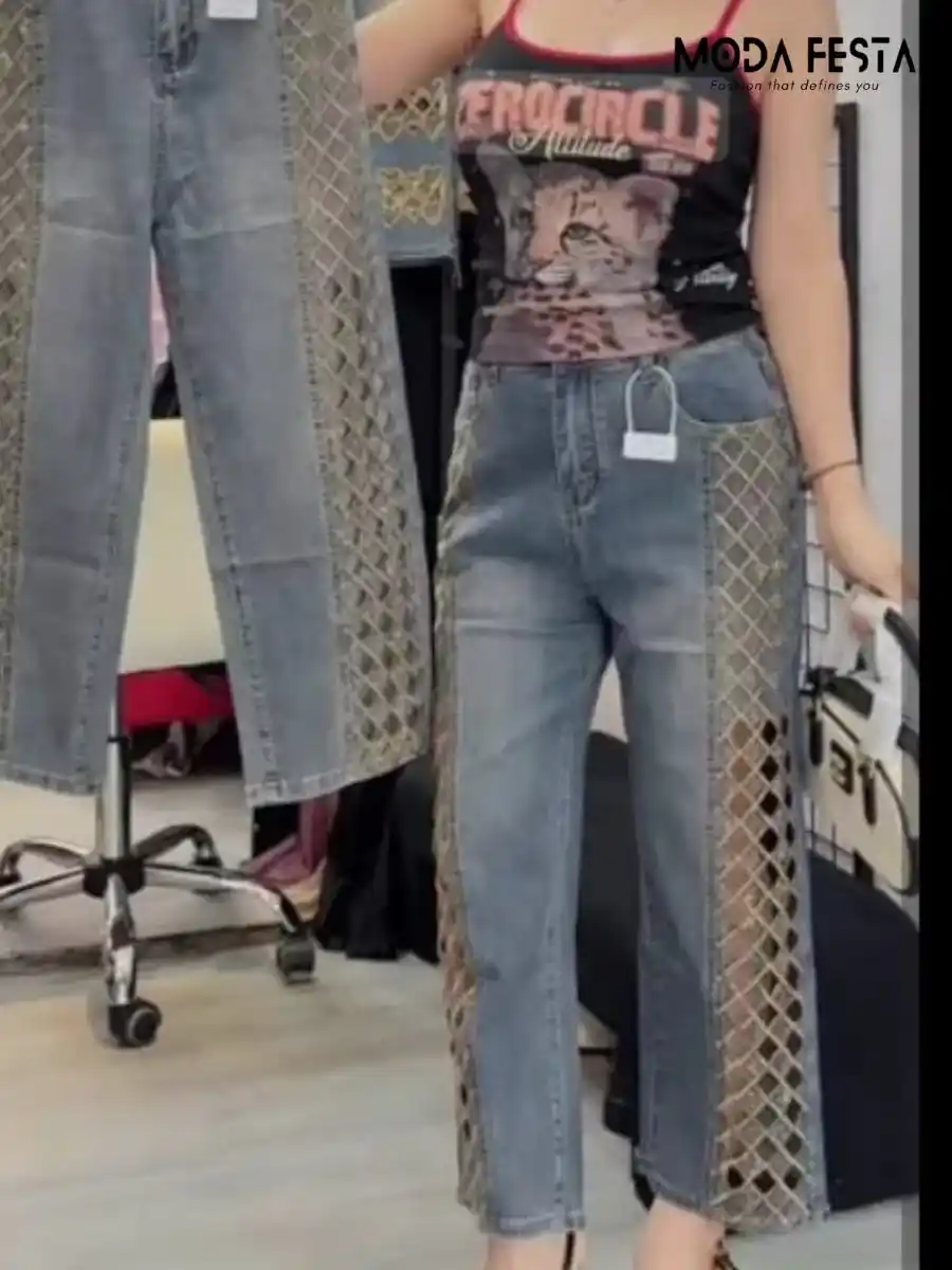 Elegant Diamond Pattern Straight Fit