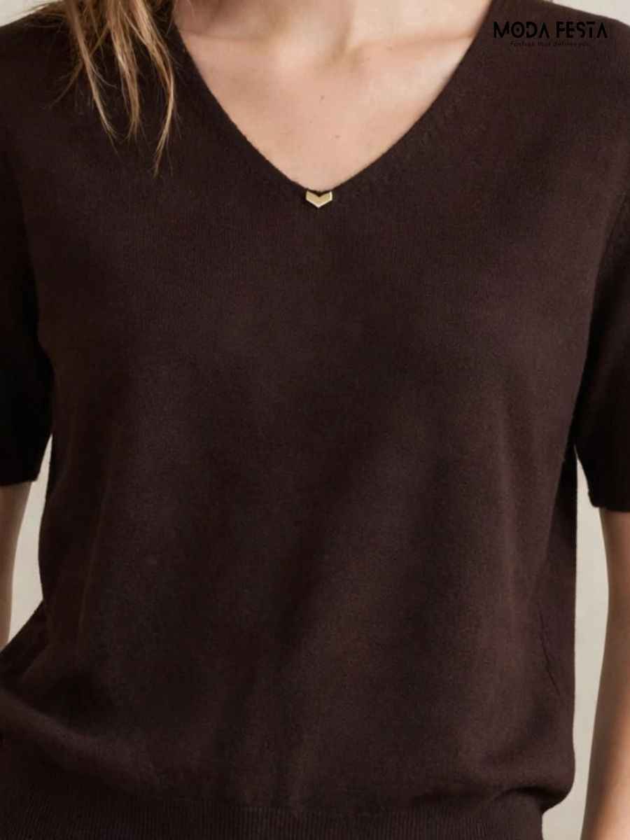 ModaFesta -v-neck-gold-accent-short-sleeve-knit-tee
