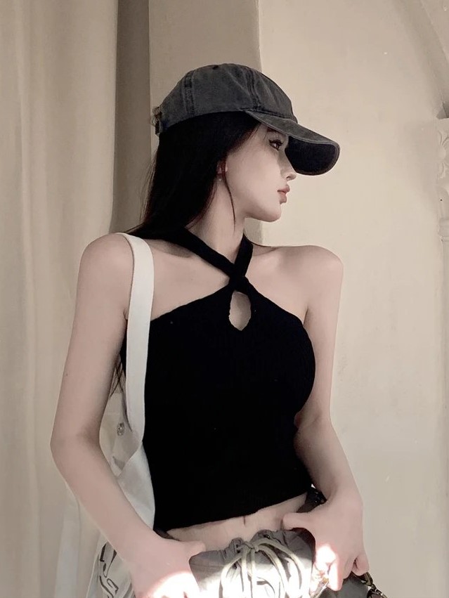 Twisted high-neck Top